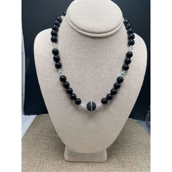 Vintage Tourmaline Black Beaded Choker Necklace with Silver Ball Push Clasp - Picture 10 of 10